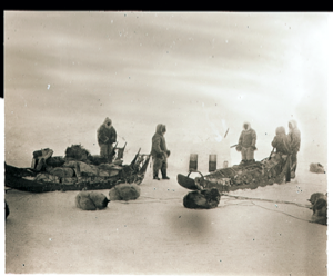 Image of Two teams at rest. 5 men standing